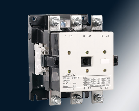 CJX1交流接觸器適用于交流50Hz或60Hz、電壓至690V、電流至475A的電力線(xiàn)路中，供遠(yuǎn)距離頻繁起動(dòng)和控制電動(dòng)機(jī)及接通與分?jǐn)嚯娐?。?jīng)加裝機(jī)械聯(lián)鎖機(jī)構(gòu)后組…